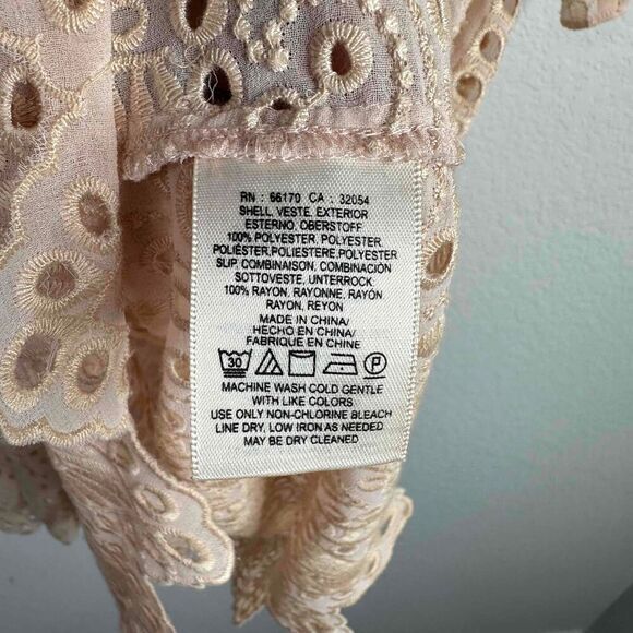 Akemi + Kin Dress Women's Size 0 Pink Eyelet Crochet Boho Whimsical Babydoll - Picture 9 of 9